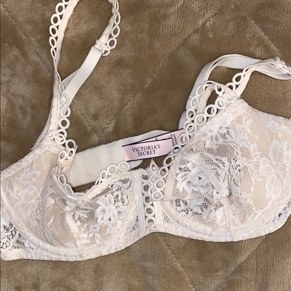 Victoria's Secret Cream Lace Bra with Braided Straps